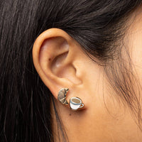 Boucles d'oreilles Croissant et Café | Puces dorées dépareillées