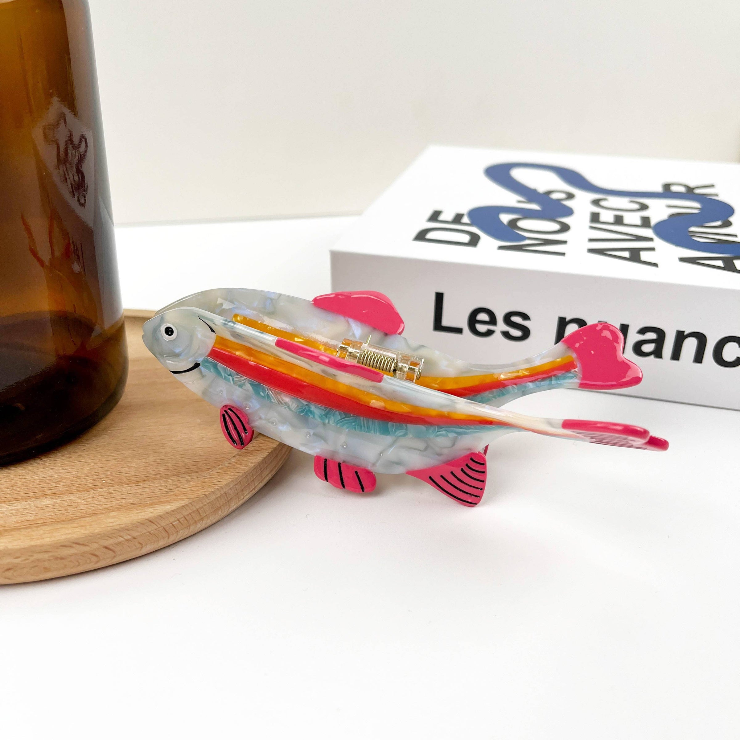 Barrette pince en acétate colorée en forme de poisson