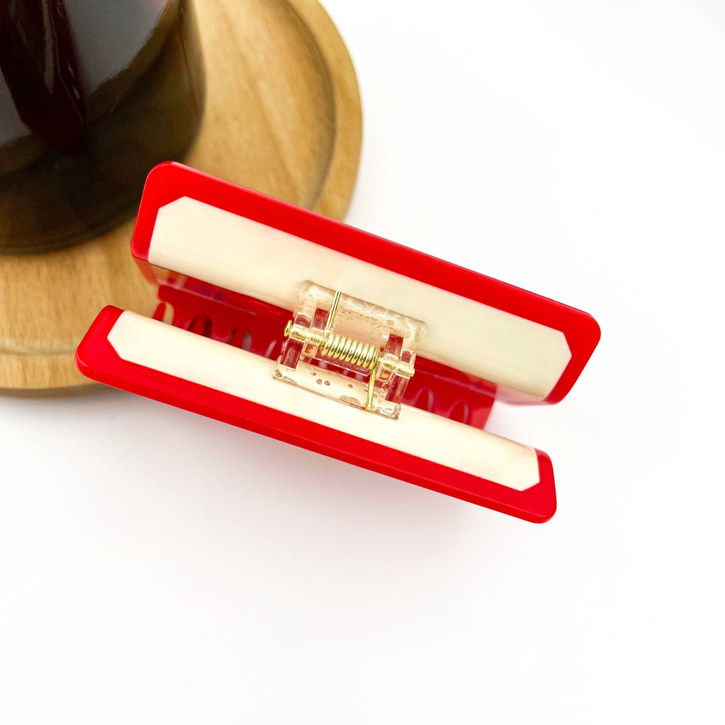 Pince à cheveux rétro inspirée par une cassette rouge
