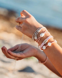 Bracelets élastiques à cheveux en corail scintillant avec coquillage (medium)