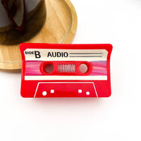 Pince à cheveux rétro inspirée par une cassette rouge