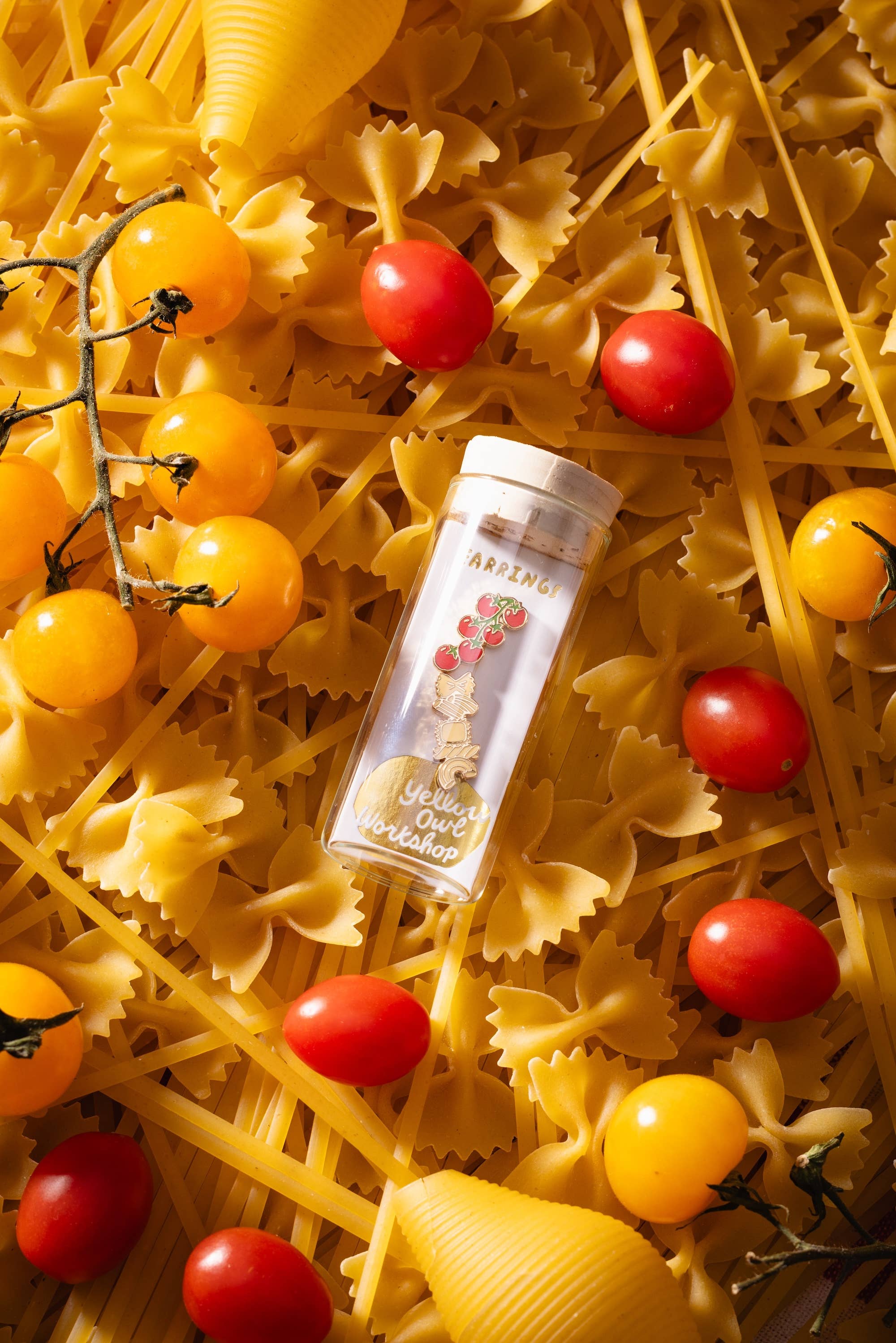Boucles d'oreilles Tomate & Pâtes | Clous dorés dépareillés - Cuisine italienne
