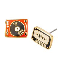 Boucles d'oreilles tourne-disque et cassette | Clous dorés dépareillés musicaux