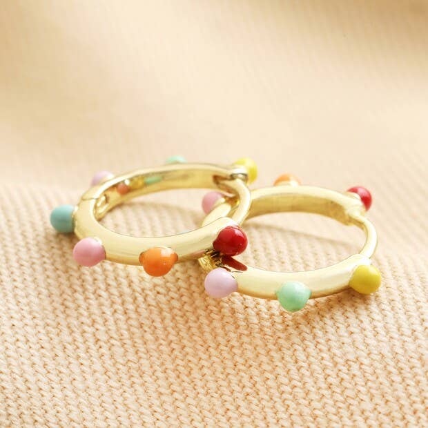 Créoles Huggie à pompons multicolores