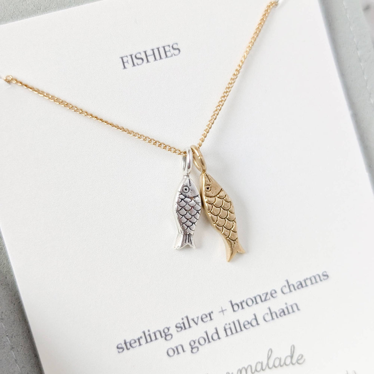 Collier de poissons