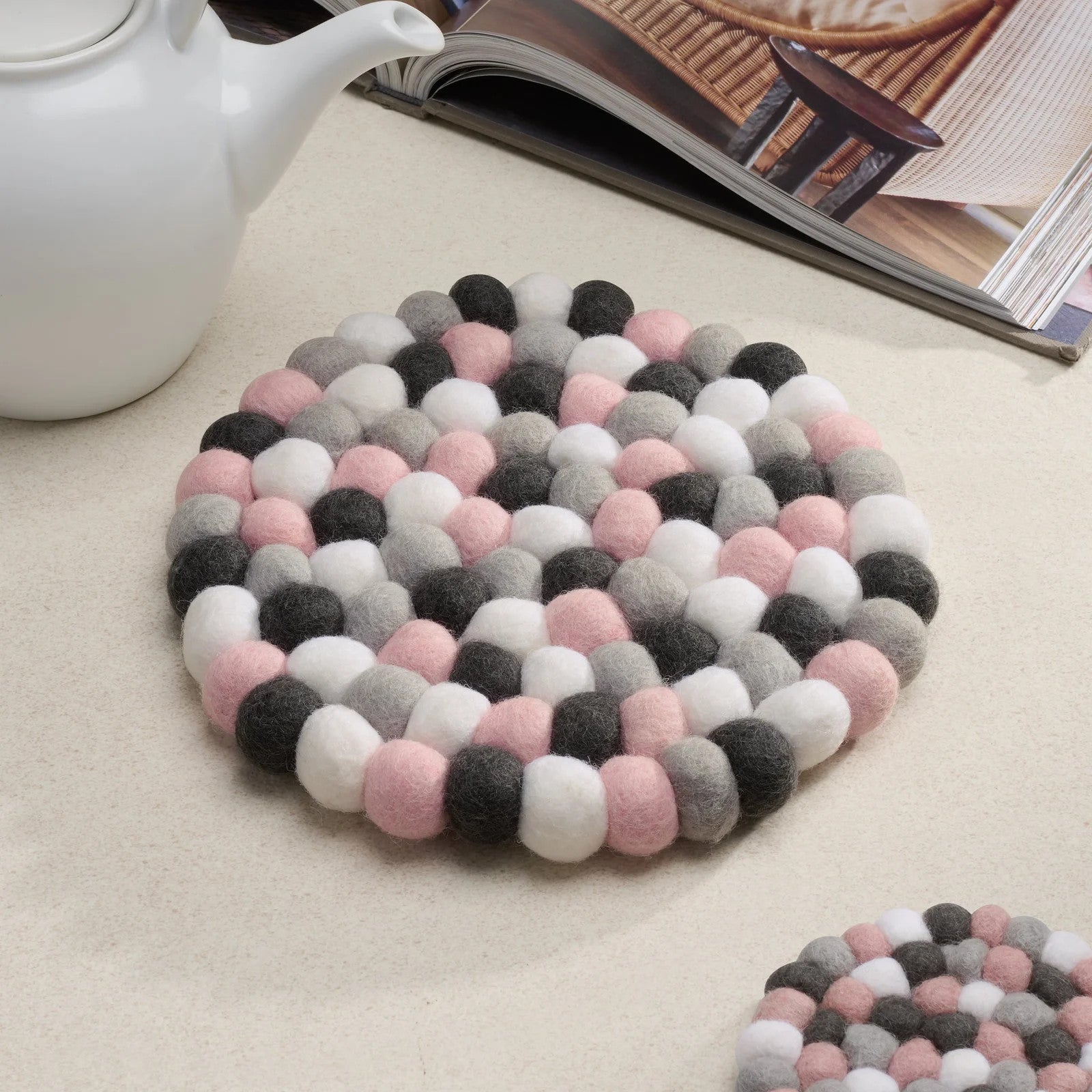 Wool trivet - Pink, grey and black - Modwool