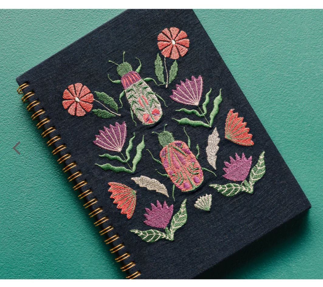 Carnet de notes brodé Amulet scarabés fleurs- Danica Studio 34099