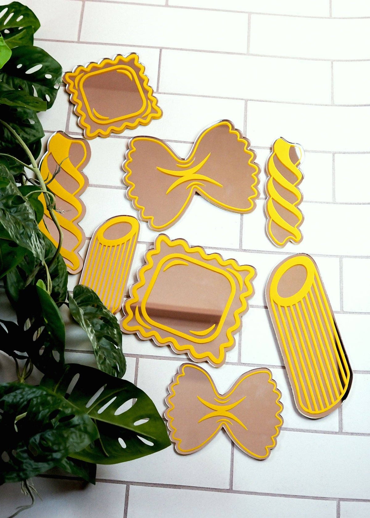 Petit ensemble de miroirs en forme de pâtes