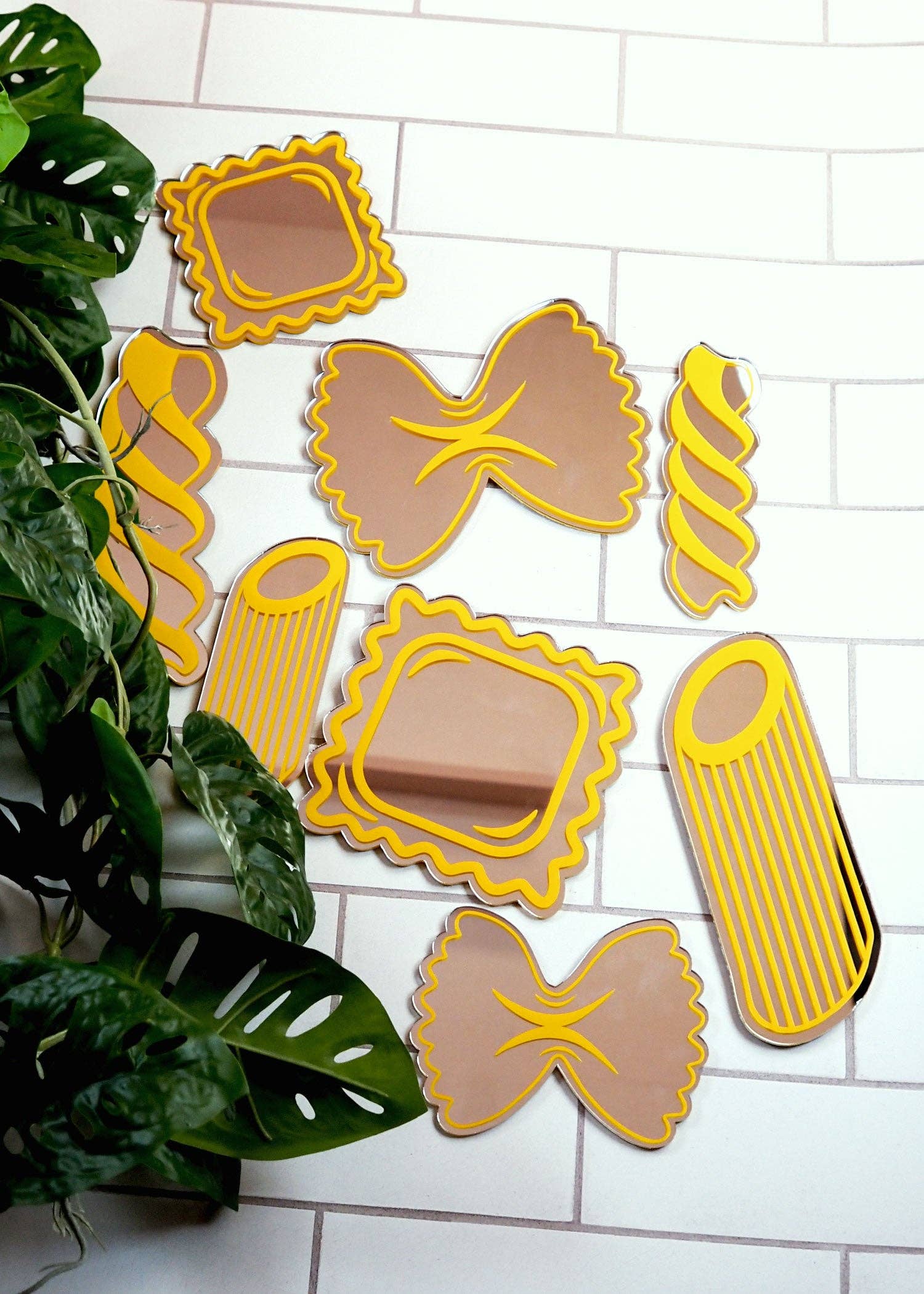 Petit ensemble de miroirs en forme de pâtes