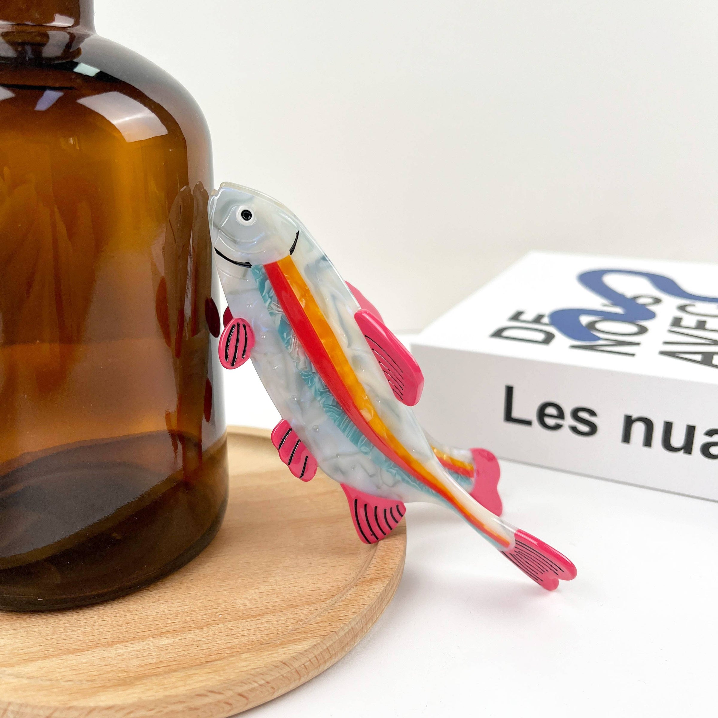 Barrette pince en acétate colorée en forme de poisson