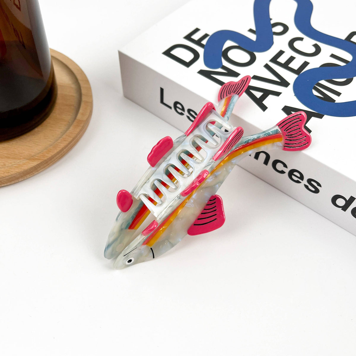 Barrette pince en acétate colorée en forme de poisson