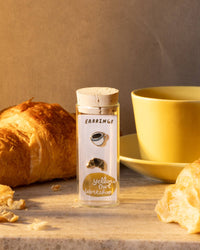 Boucles d'oreilles Croissant et Café | Puces dorées dépareillées