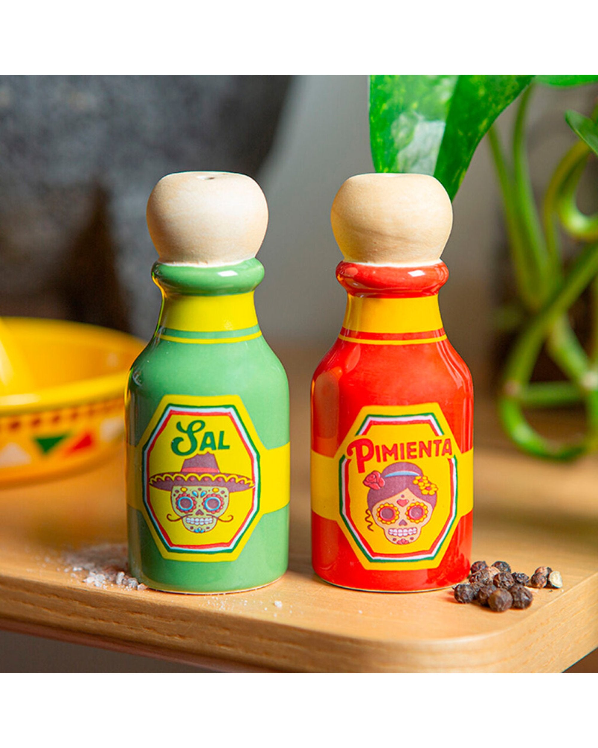 Salière et poivrière - Sauce piquante