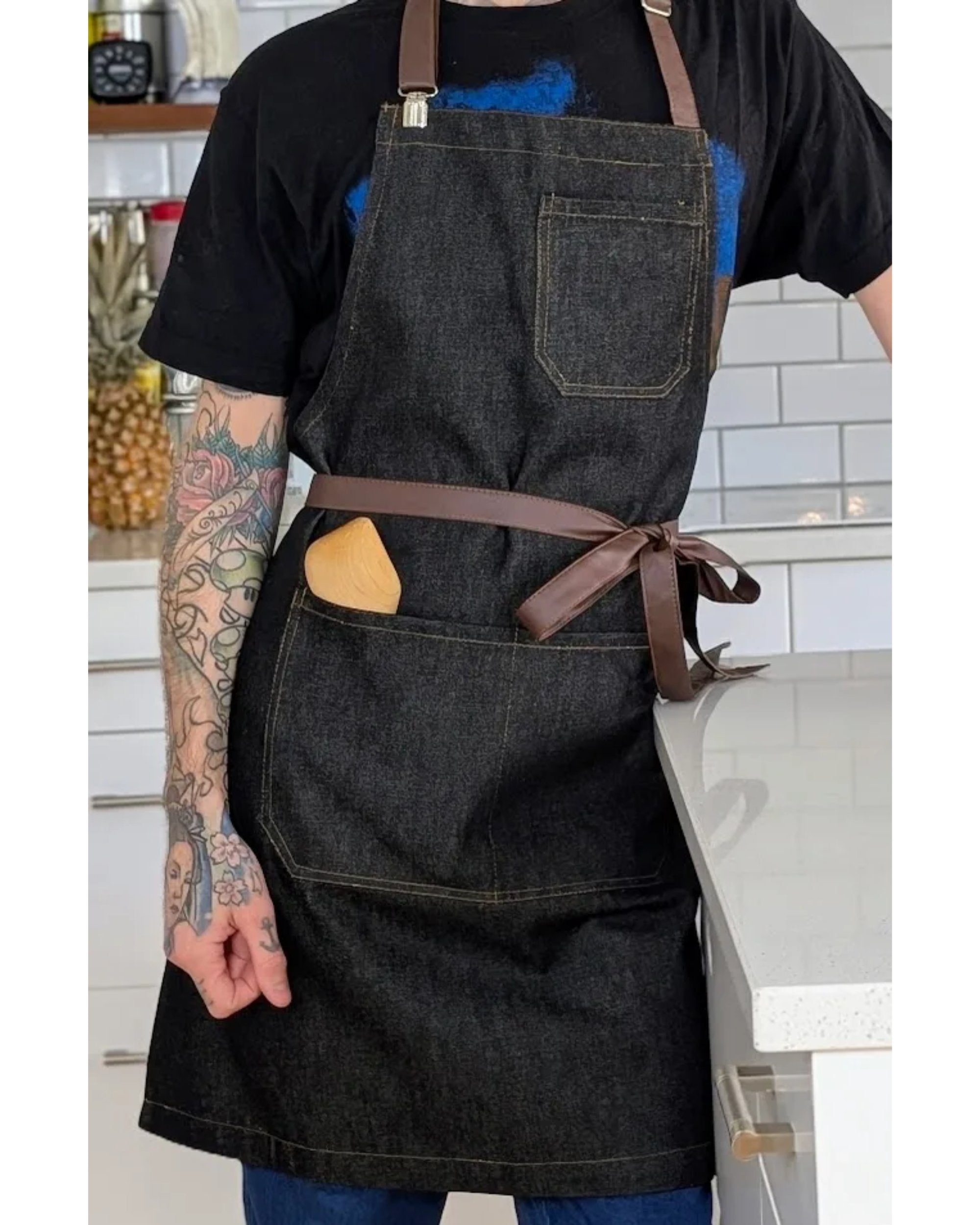 Tablier en denim pour homme avec ceinture de cuir végane - noir