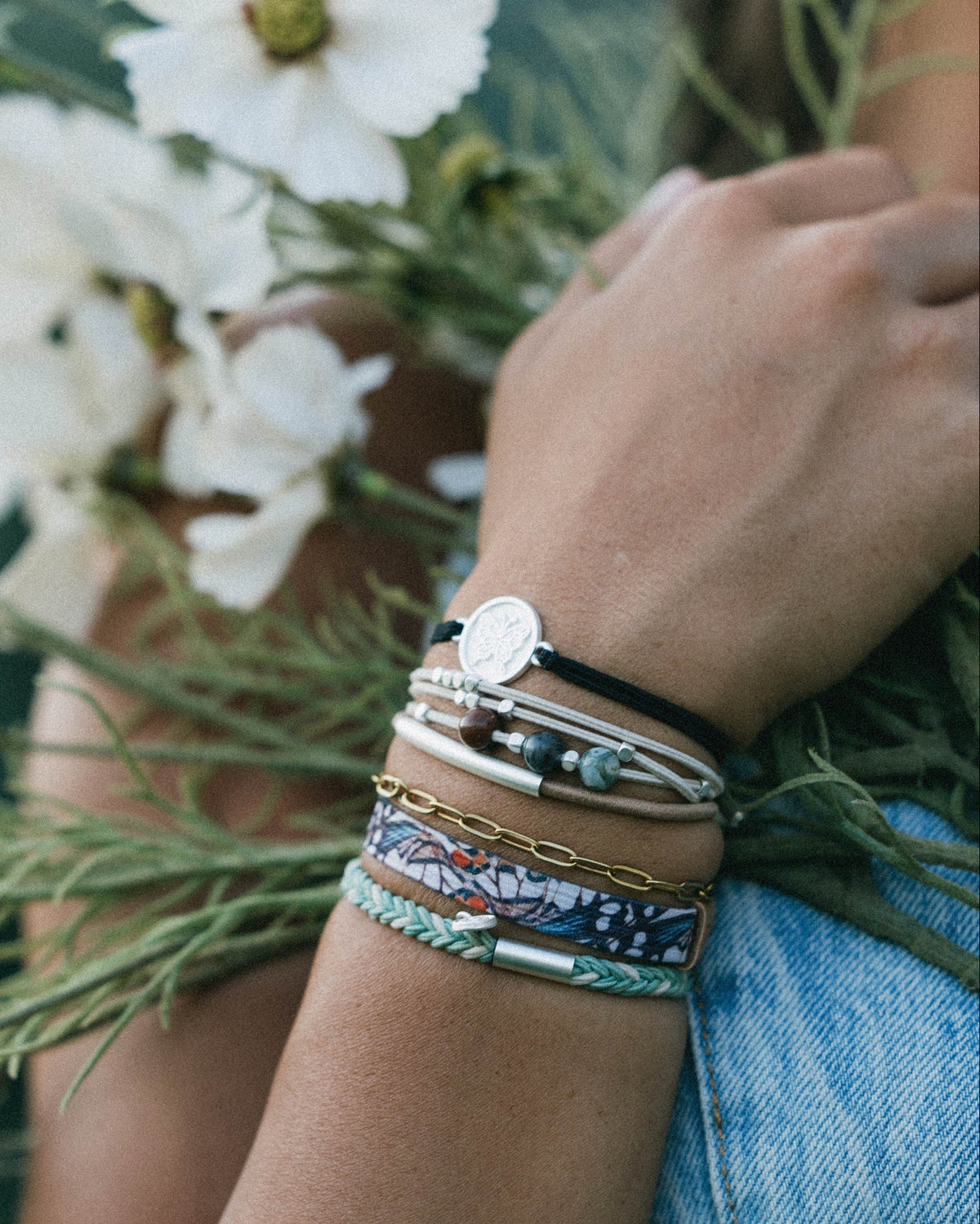 Bracelets élastiques à cheveux papillon naturels « Flourish » (medium)