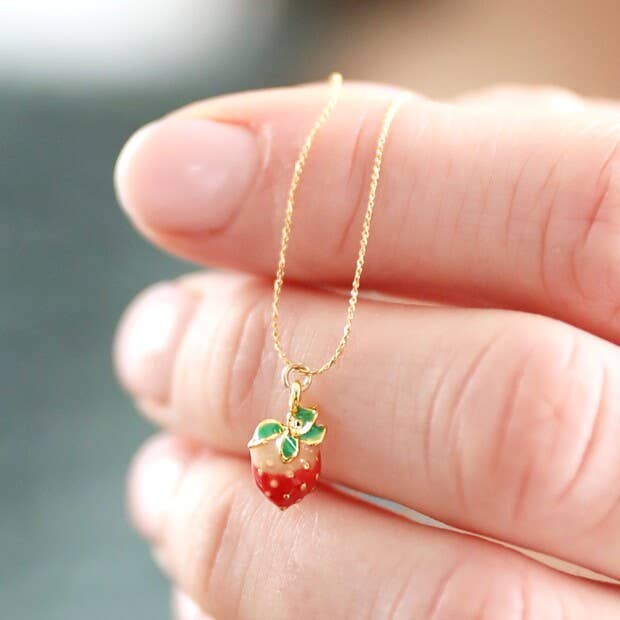 Collier à pendentif petite fraise en or