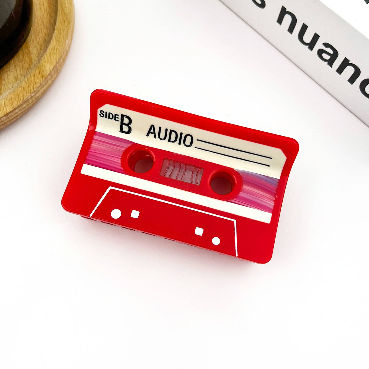 Pince à cheveux rétro inspirée par une cassette rouge