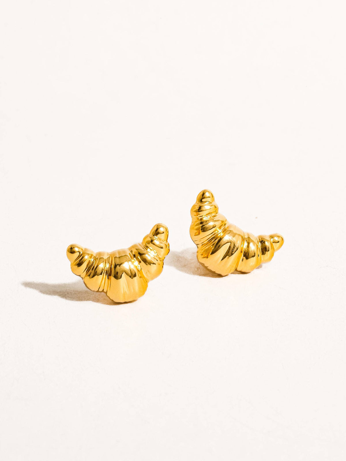 Boucles d'oreilles Gaëlle en forme de petit croissant plaquées or 18 carats: Or jaune