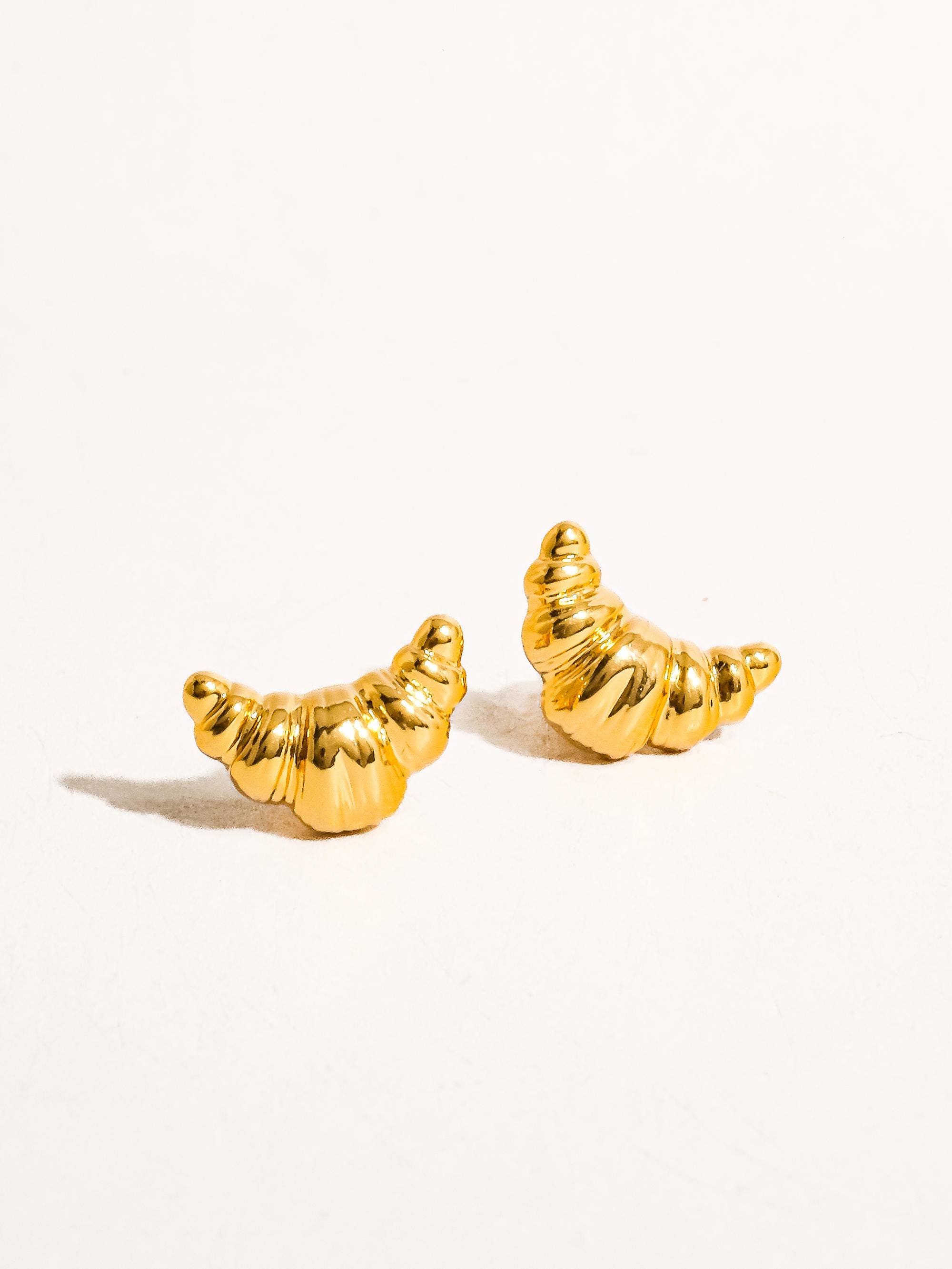 Boucles d'oreilles Gaëlle en forme de petit croissant plaquées or 18 carats: Or jaune