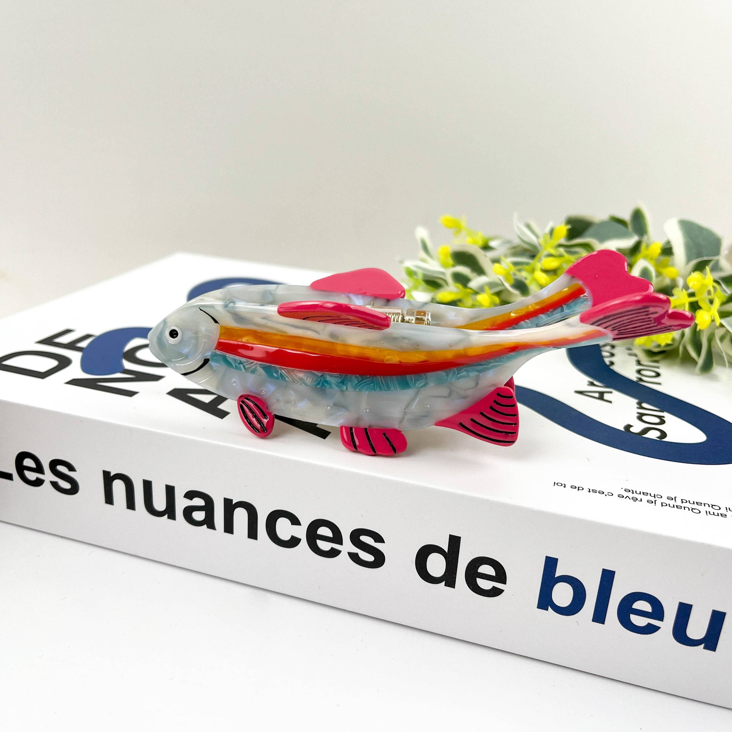 Barrette pince en acétate colorée en forme de poisson