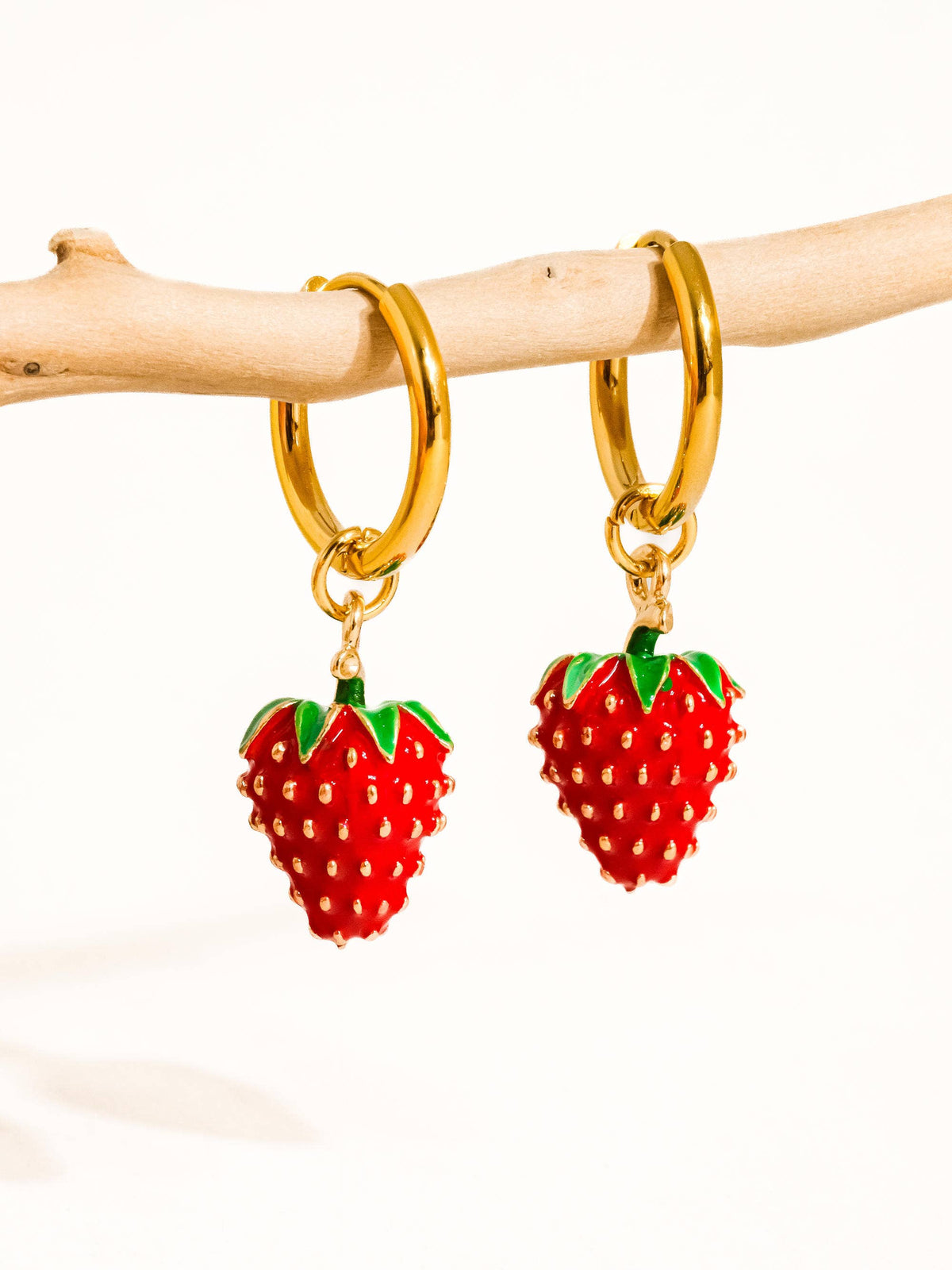 Boucles d'oreilles fraise en or 18 carats résistantes au ternissement: Rouge