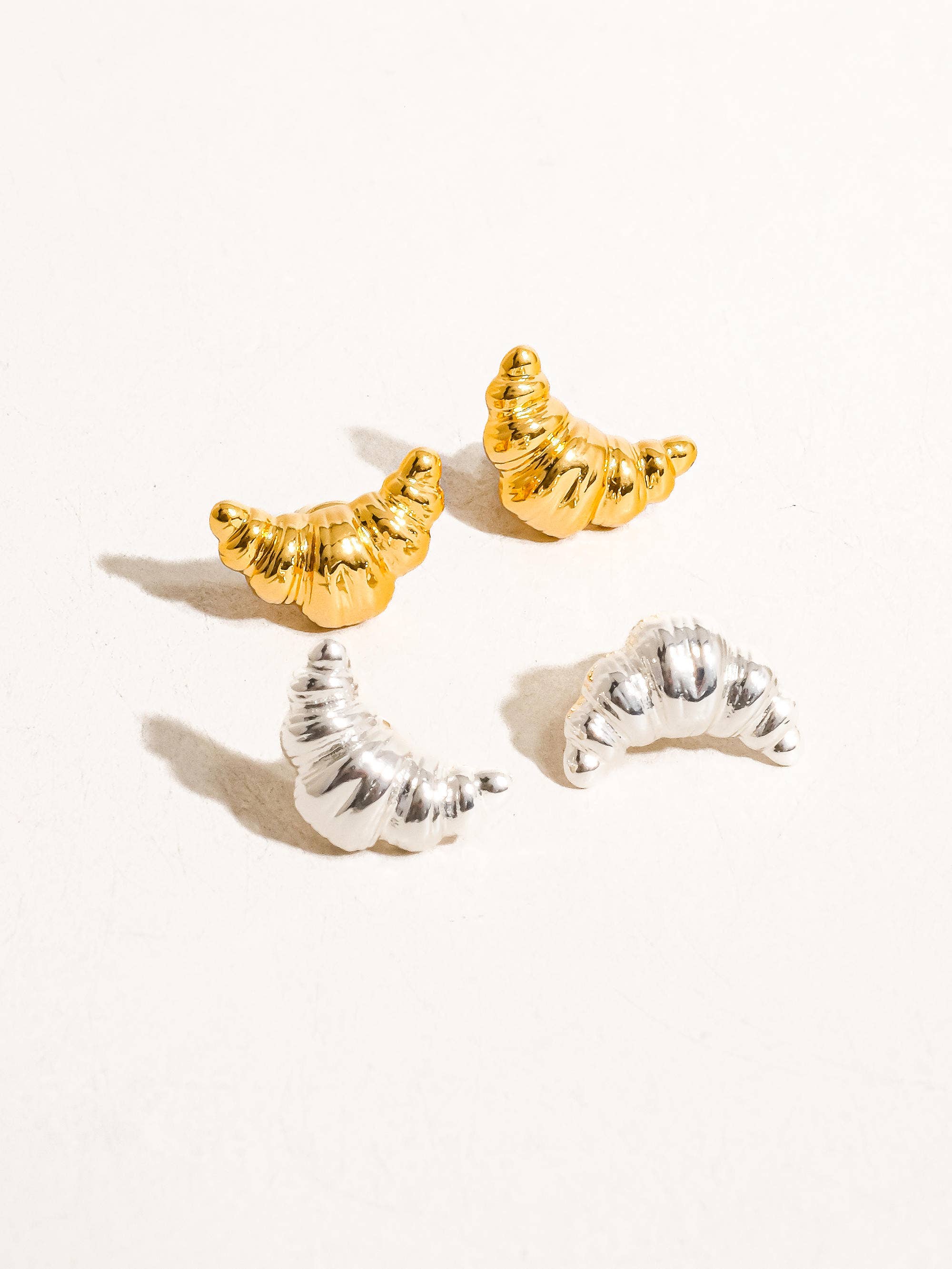 Boucles d'oreilles Gaëlle en forme de petit croissant plaquées or 18 carats: Or jaune