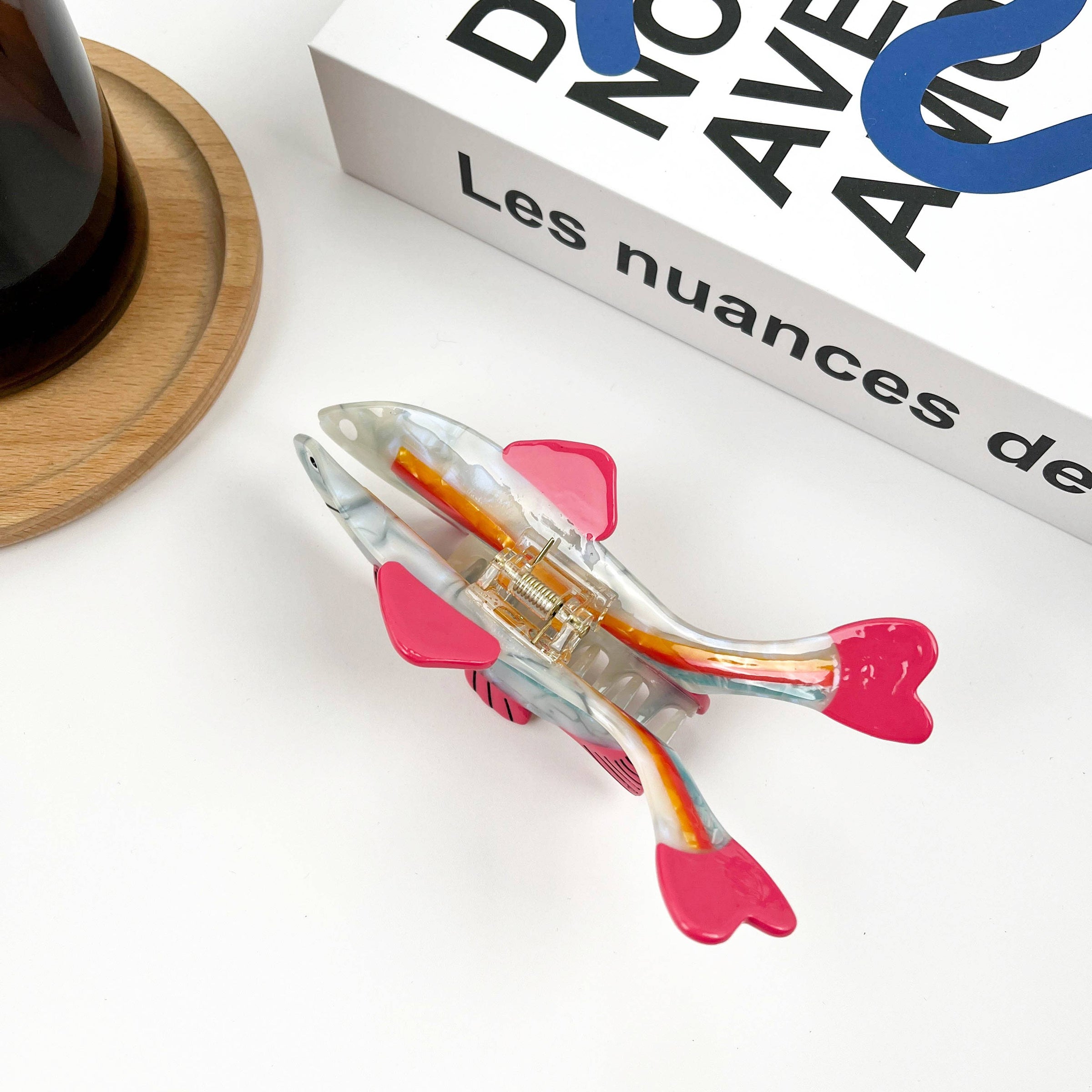 Barrette pince en acétate colorée en forme de poisson