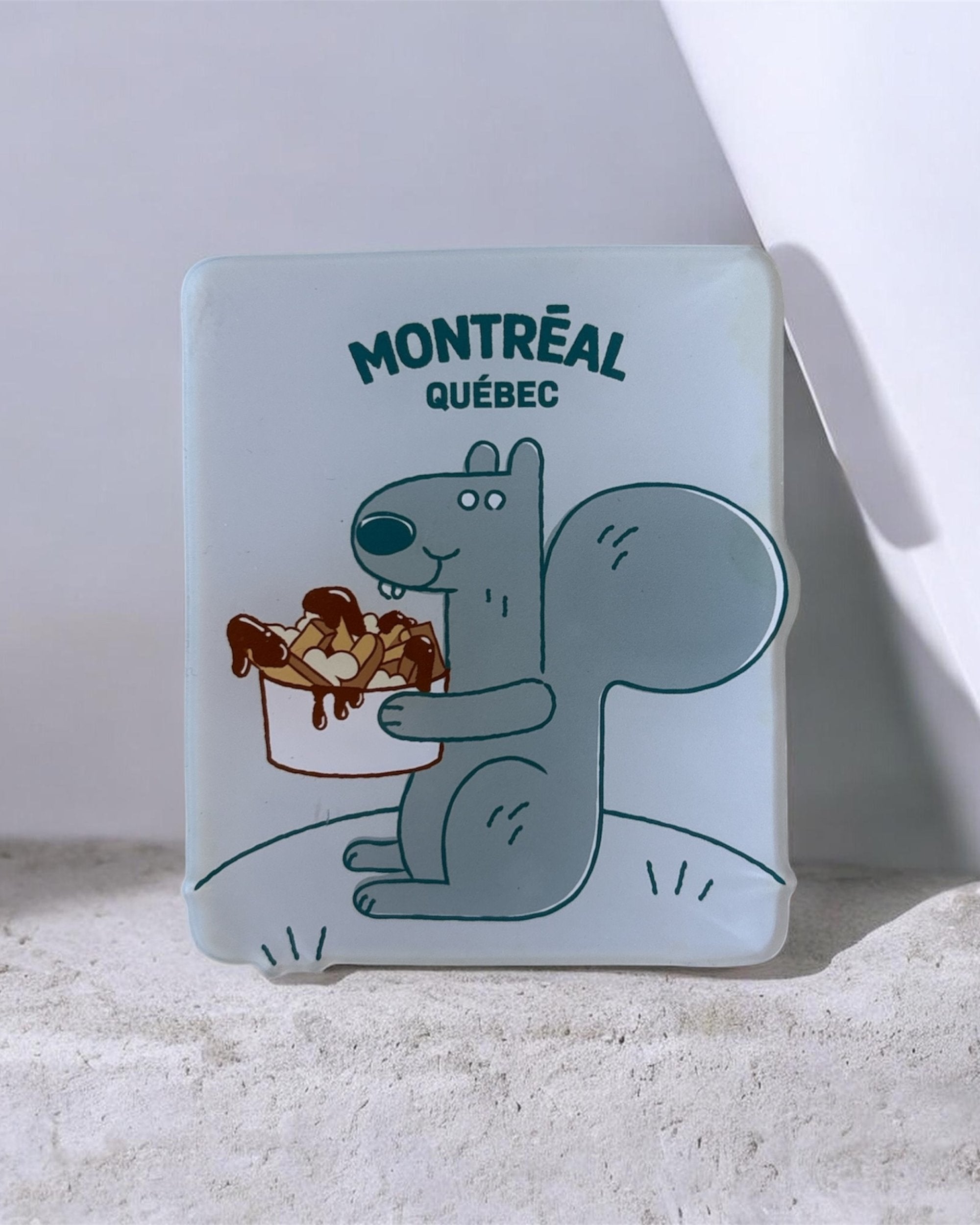 Aimant acrylique 7mm x 6mm - Écureuil poutine