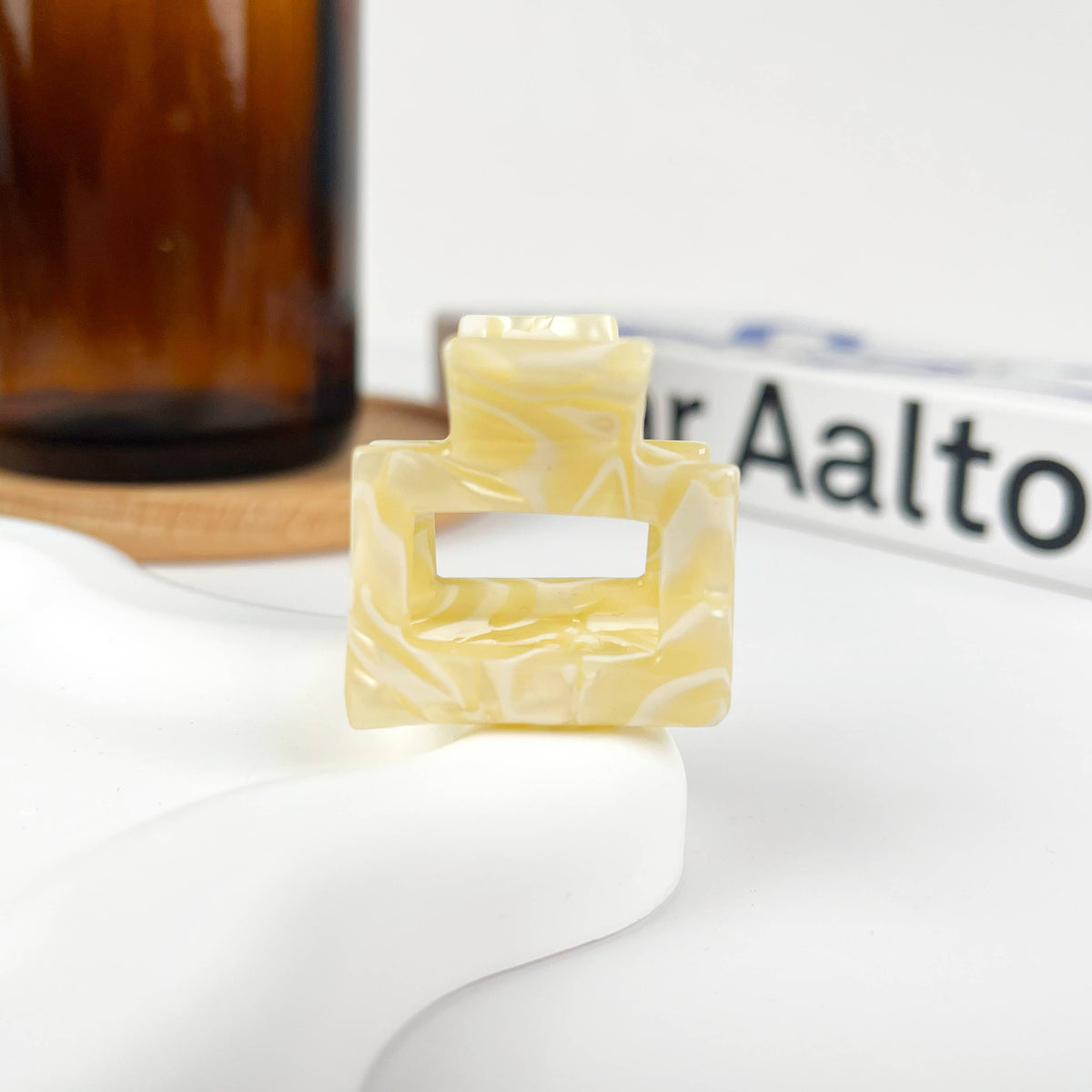 Petites pinces carrées en acétate: B