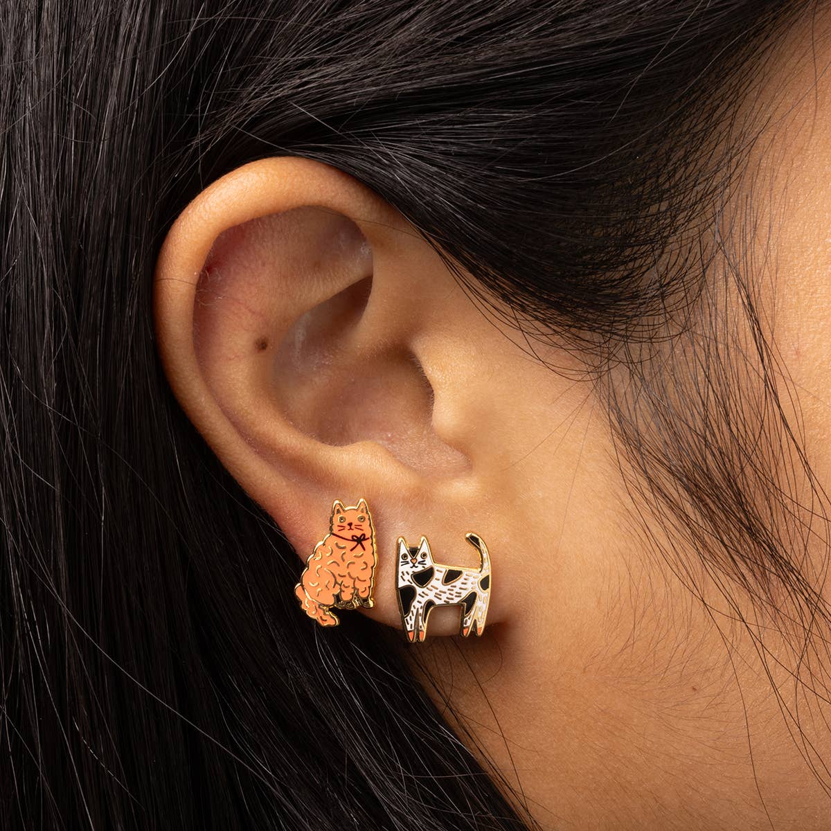 Boucles d'oreilles chat | Clous dorés dépareillés pour amoureux des chats