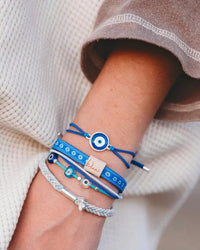 Bracelets élastiques à cheveux « Résiste » œil bleu maléfique (medium)