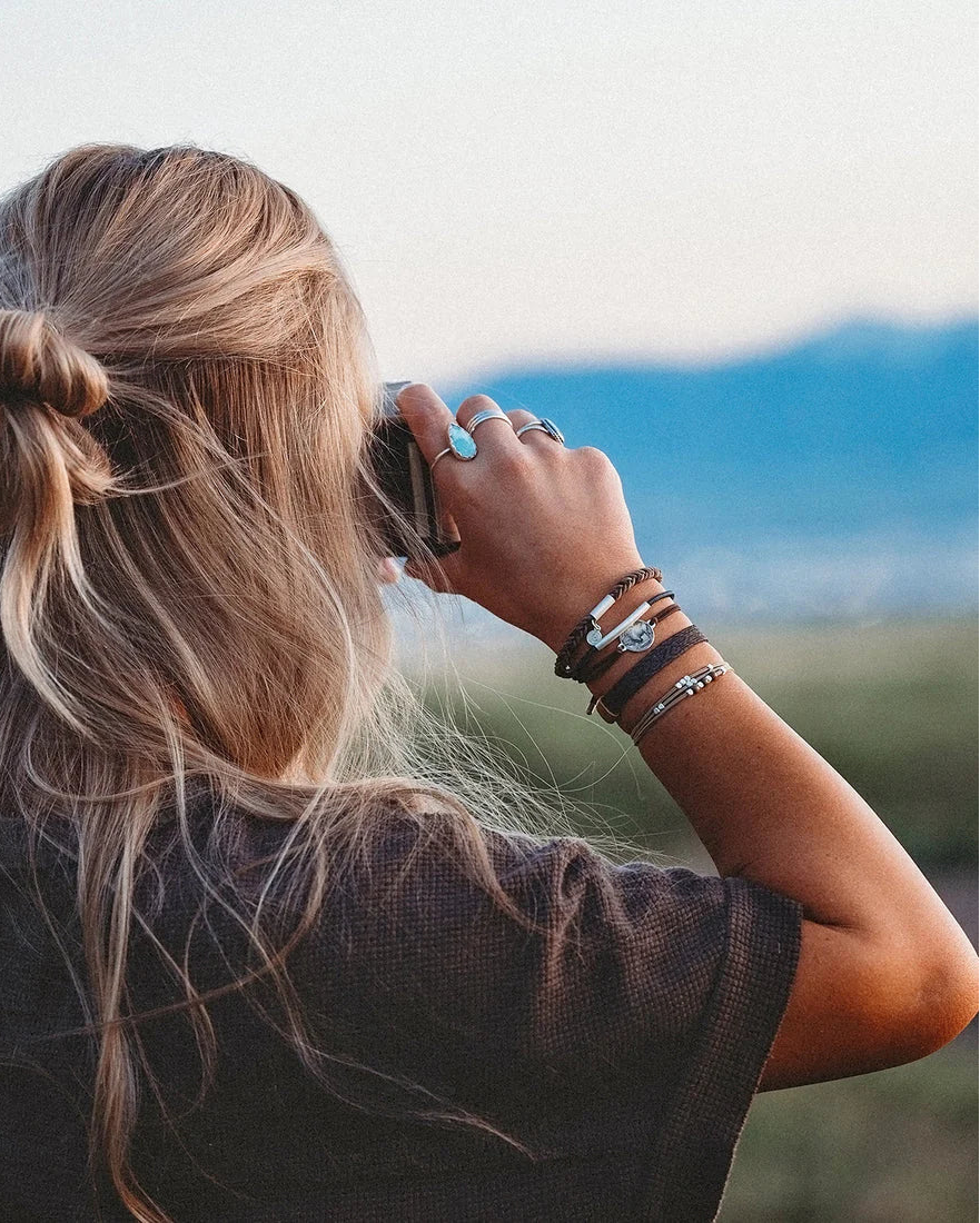 Bracelets élastiques à cheveux « Roam » avec breloque Buffalo (medium)