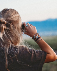 Bracelets élastiques à cheveux « Roam » avec breloque Buffalo (medium)